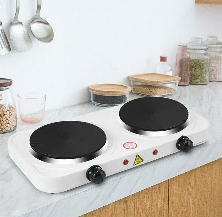 Plaque de cuisson électrique portable à double foyer.