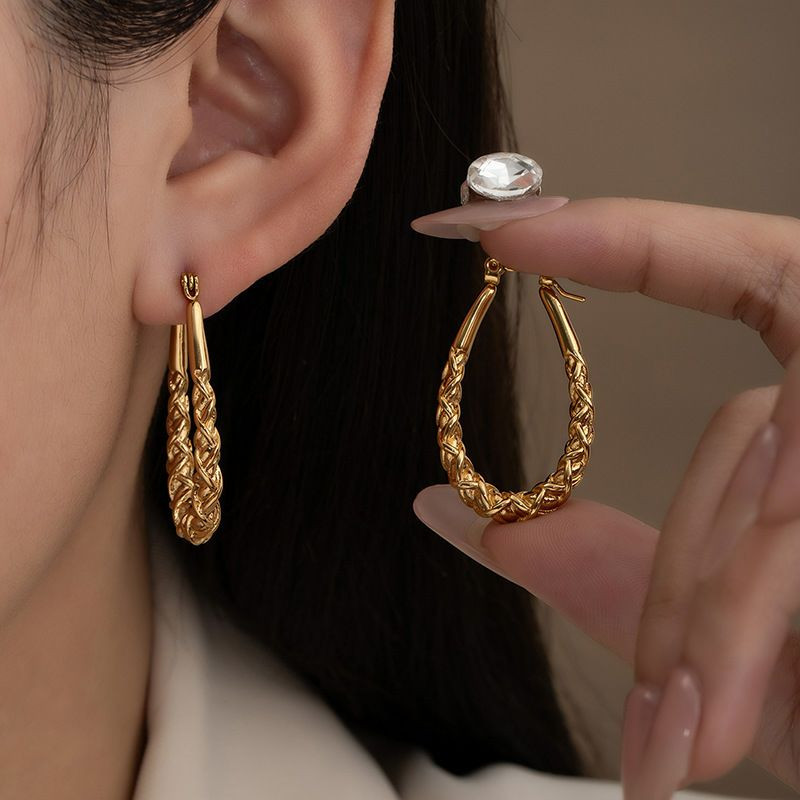 Boucles d'oreilles en forme d'oreilles en forme de U-Géométriques en forme de pli irrégulière européen, américaine. Design léger et luxueux, uniques, tendance, élégantes,. Couleur or, métal