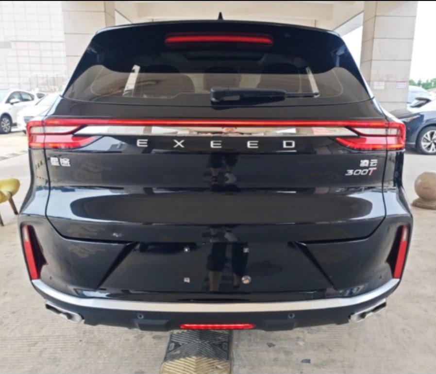 Exeed Lingyun 2024 modèle 300T 2WD édition Xingyao - Voiture d'occasion presque comme neuve