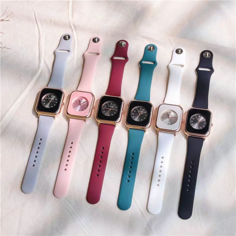 montre pour femmes; haut de gamme; mode fashion; de forme carrée, haute valeur; nouveau style, collection 2023.